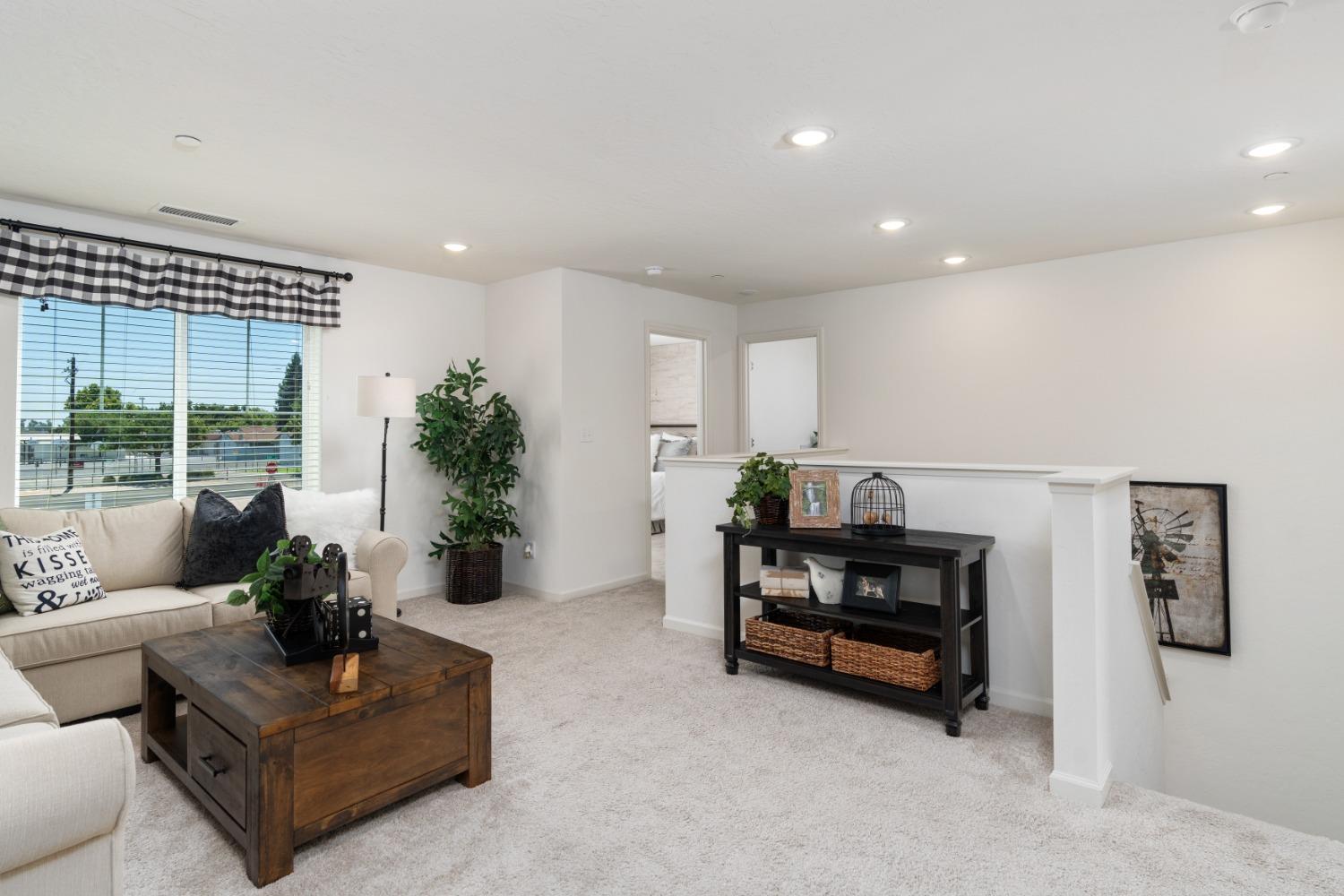 6768 E Carmen Ave, Fresno, CA 93727