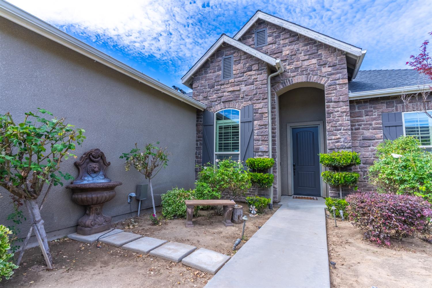 6708 W Alluvial Ave, Fresno, CA 93722