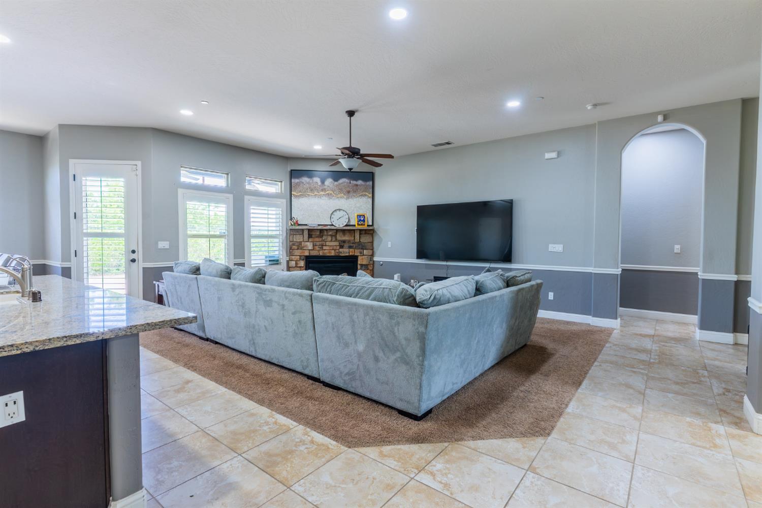 6708 W Alluvial Ave, Fresno, CA 93722