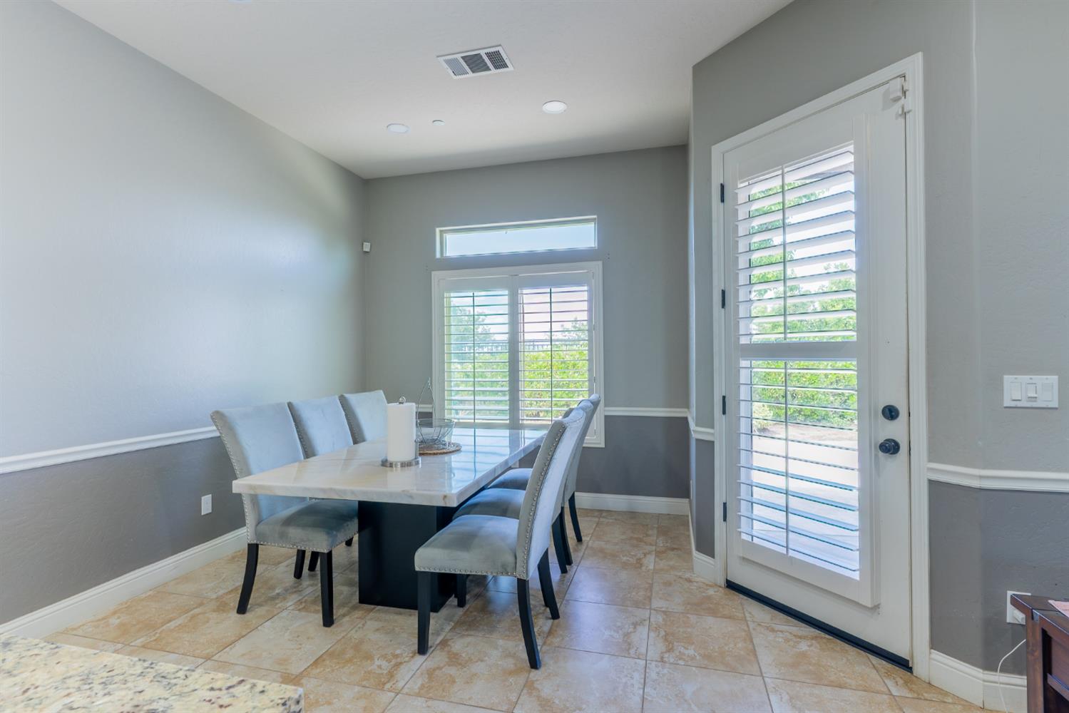 6708 W Alluvial Ave, Fresno, CA 93722