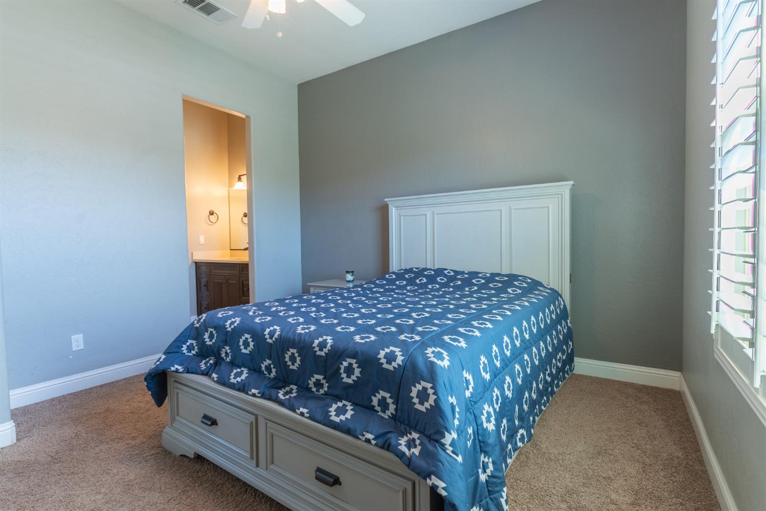 6708 W Alluvial Ave, Fresno, CA 93722