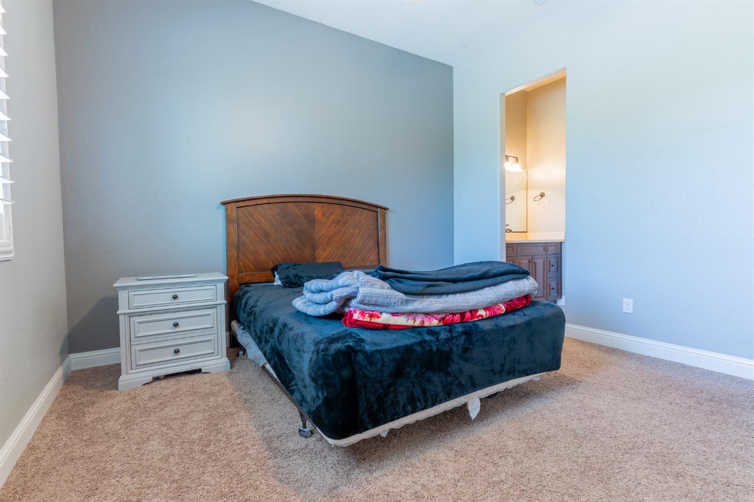 6708 W Alluvial Ave, Fresno, CA 93722