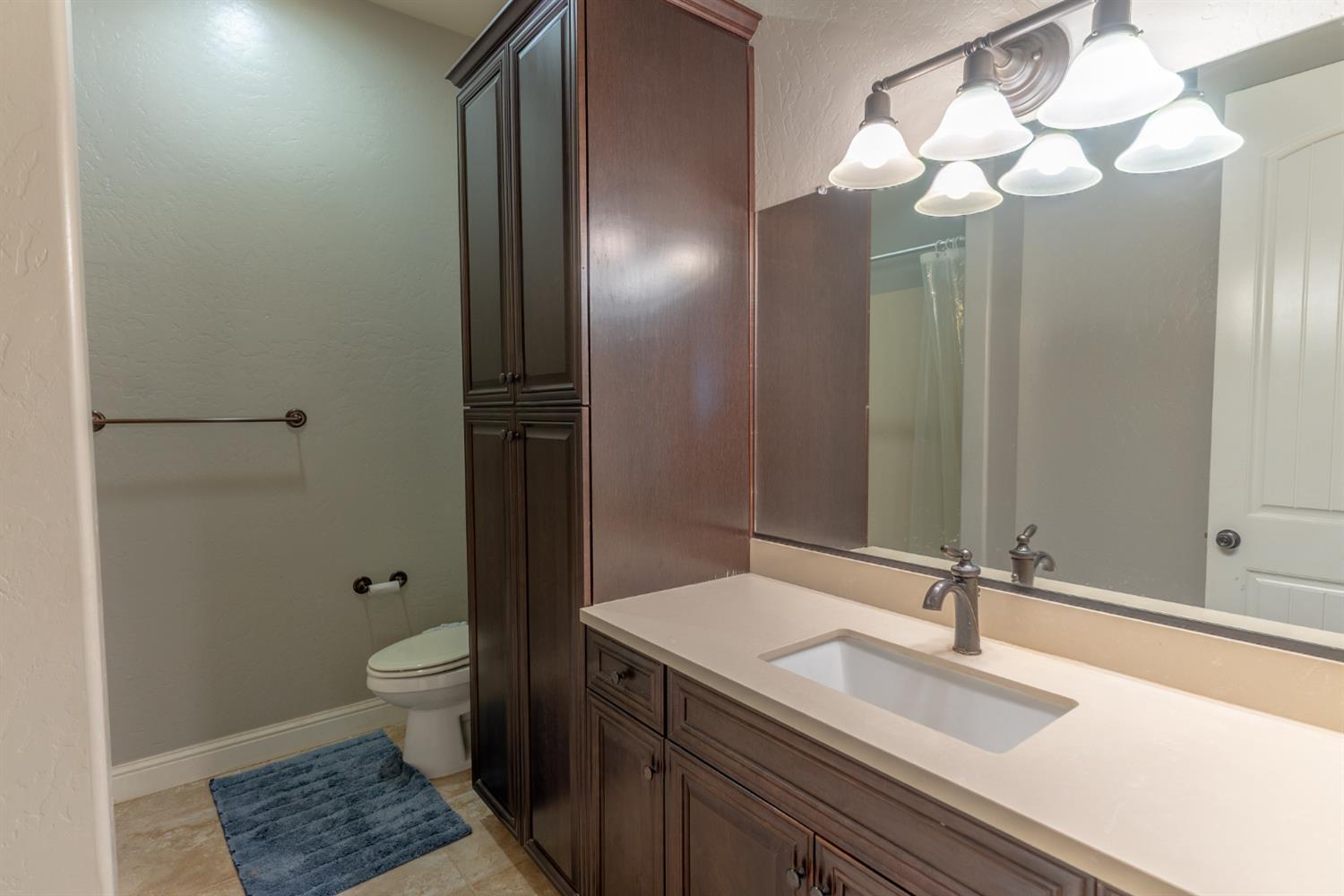 6708 W Alluvial Ave, Fresno, CA 93722