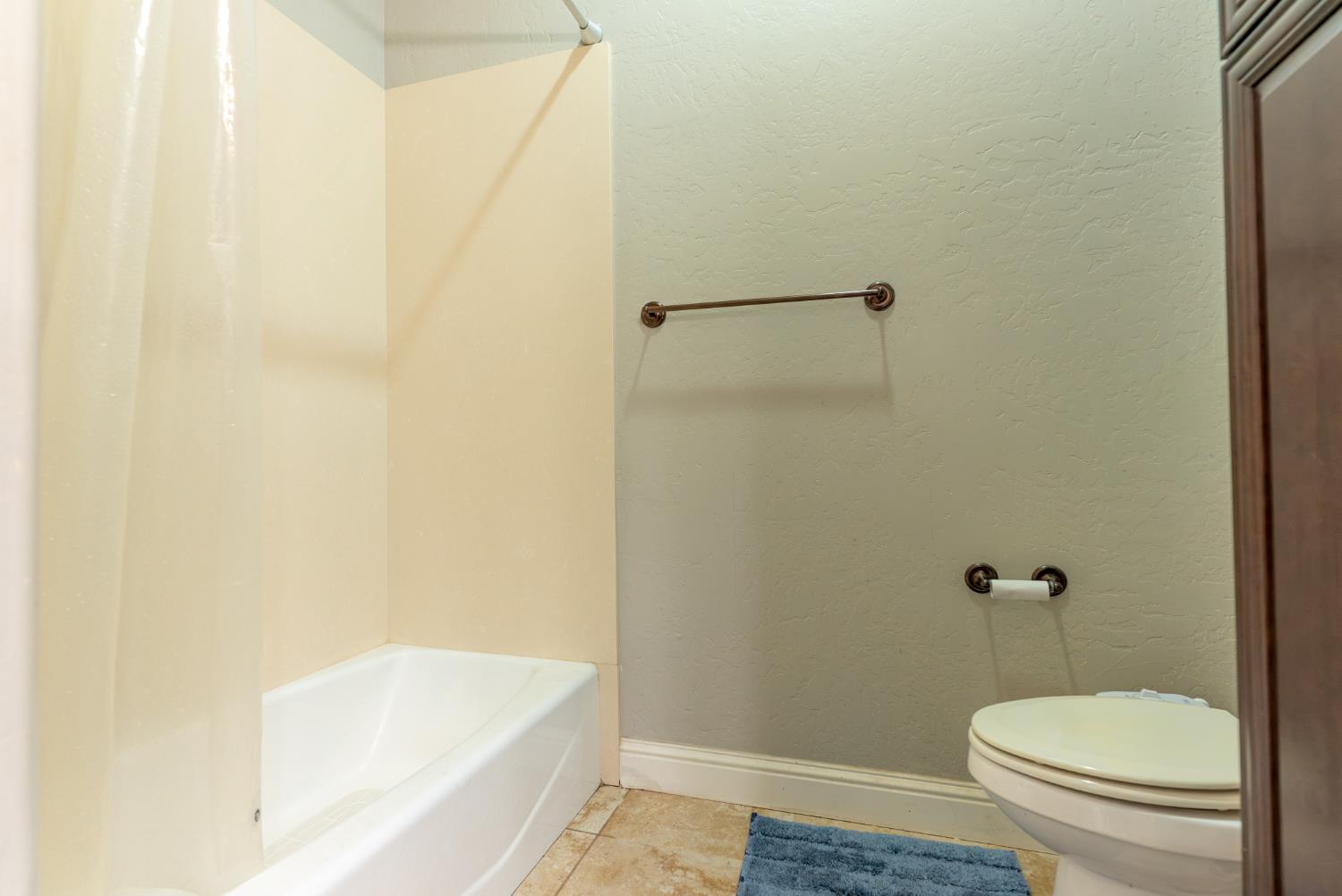 6708 W Alluvial Ave, Fresno, CA 93722