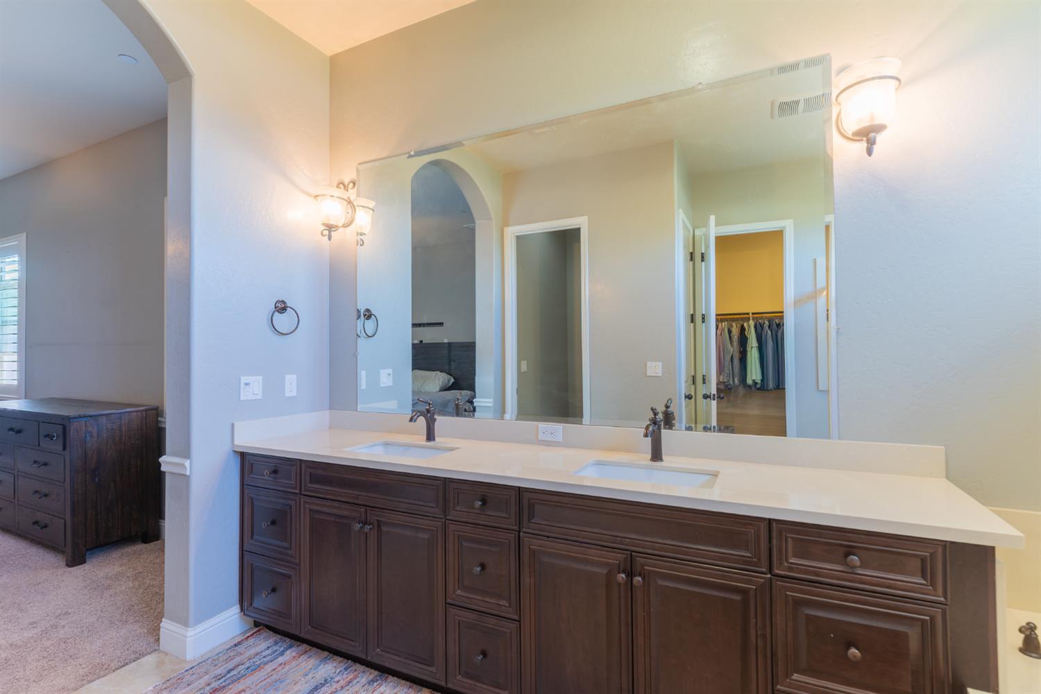 6708 W Alluvial Ave, Fresno, CA 93722