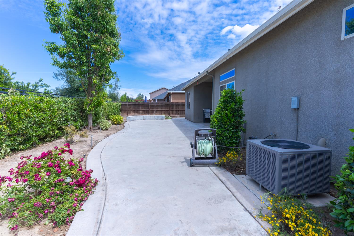 6708 W Alluvial Ave, Fresno, CA 93722