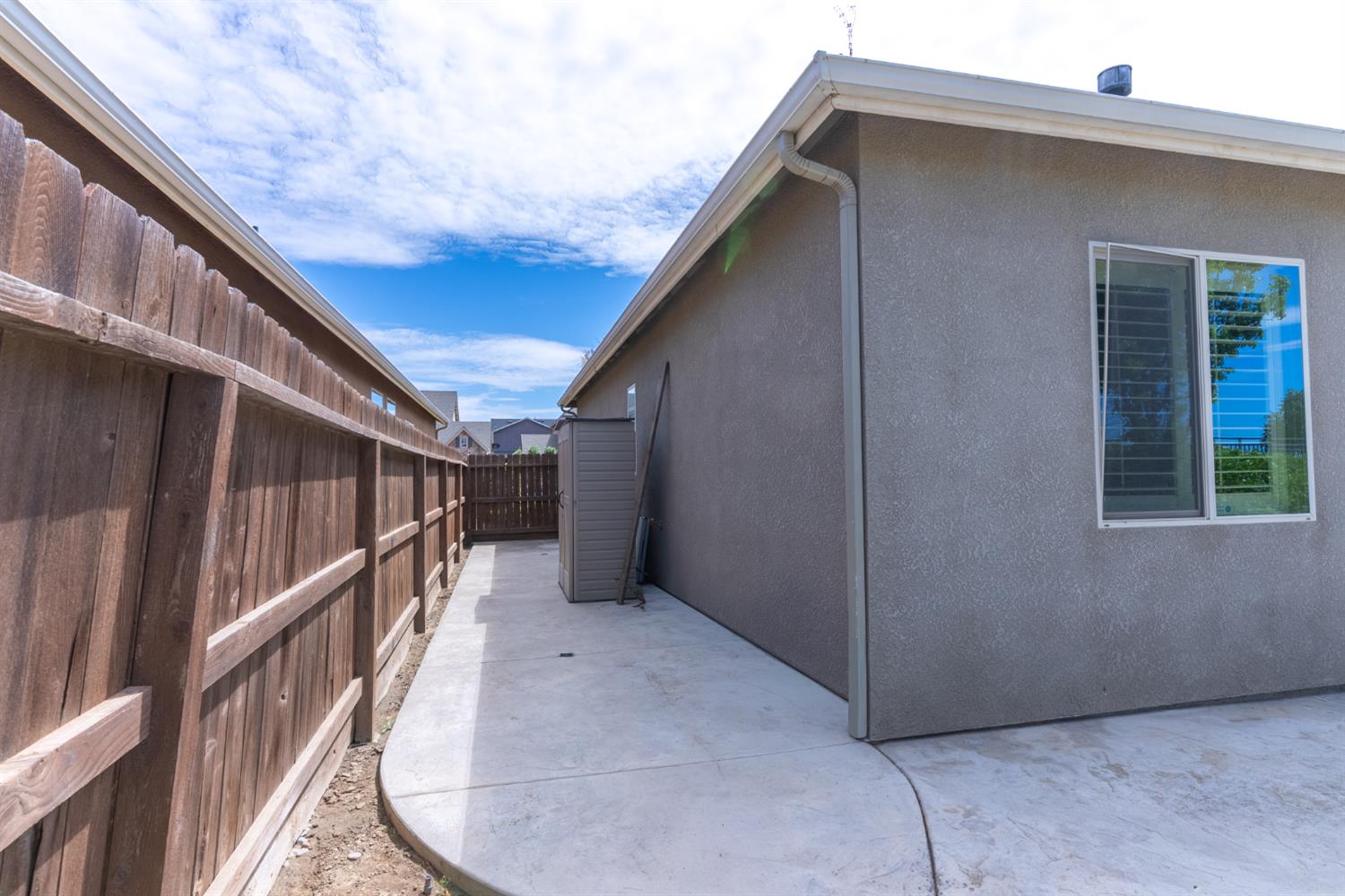 6708 W Alluvial Ave, Fresno, CA 93722