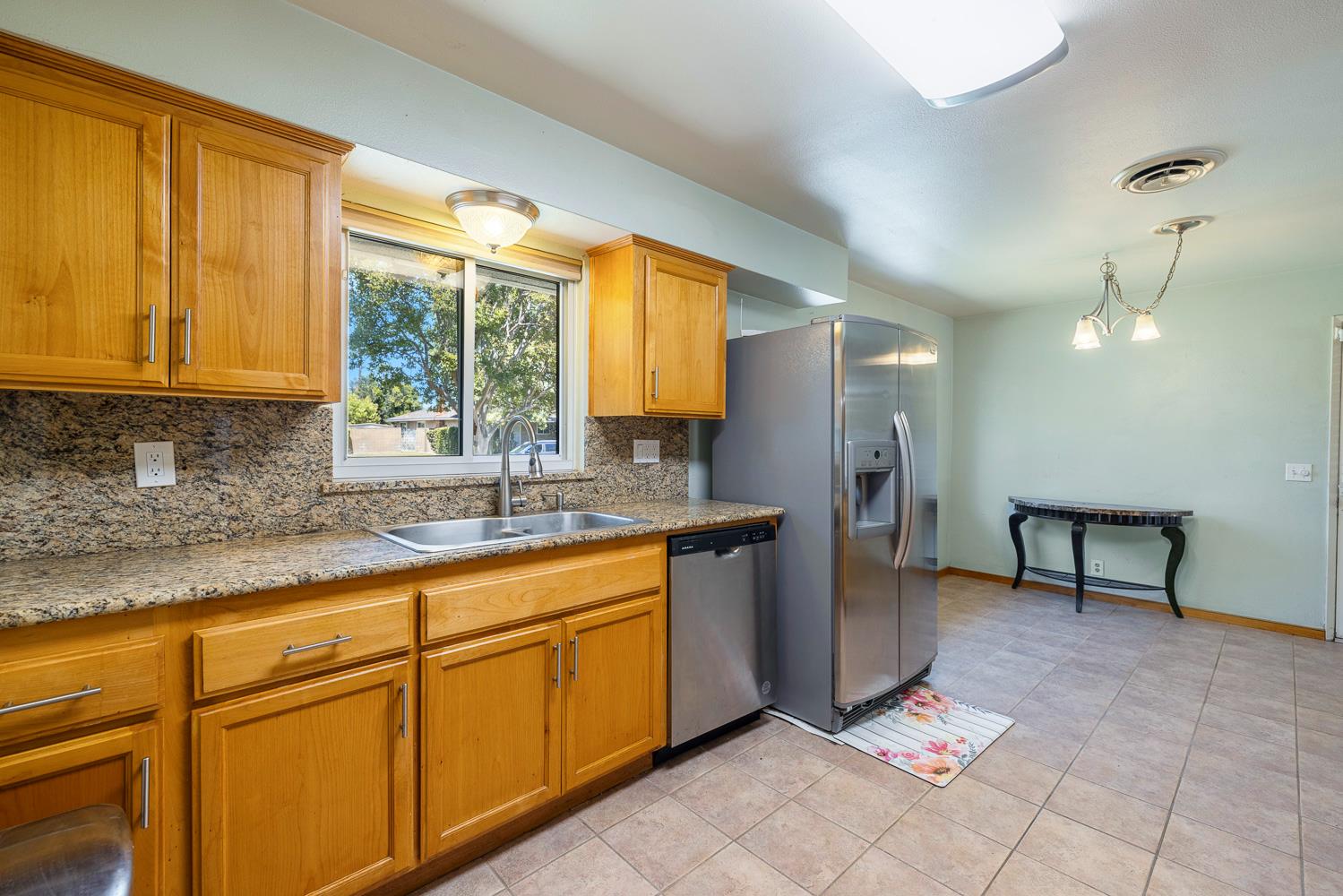 3458 E Lansing Way, Fresno, CA 93726