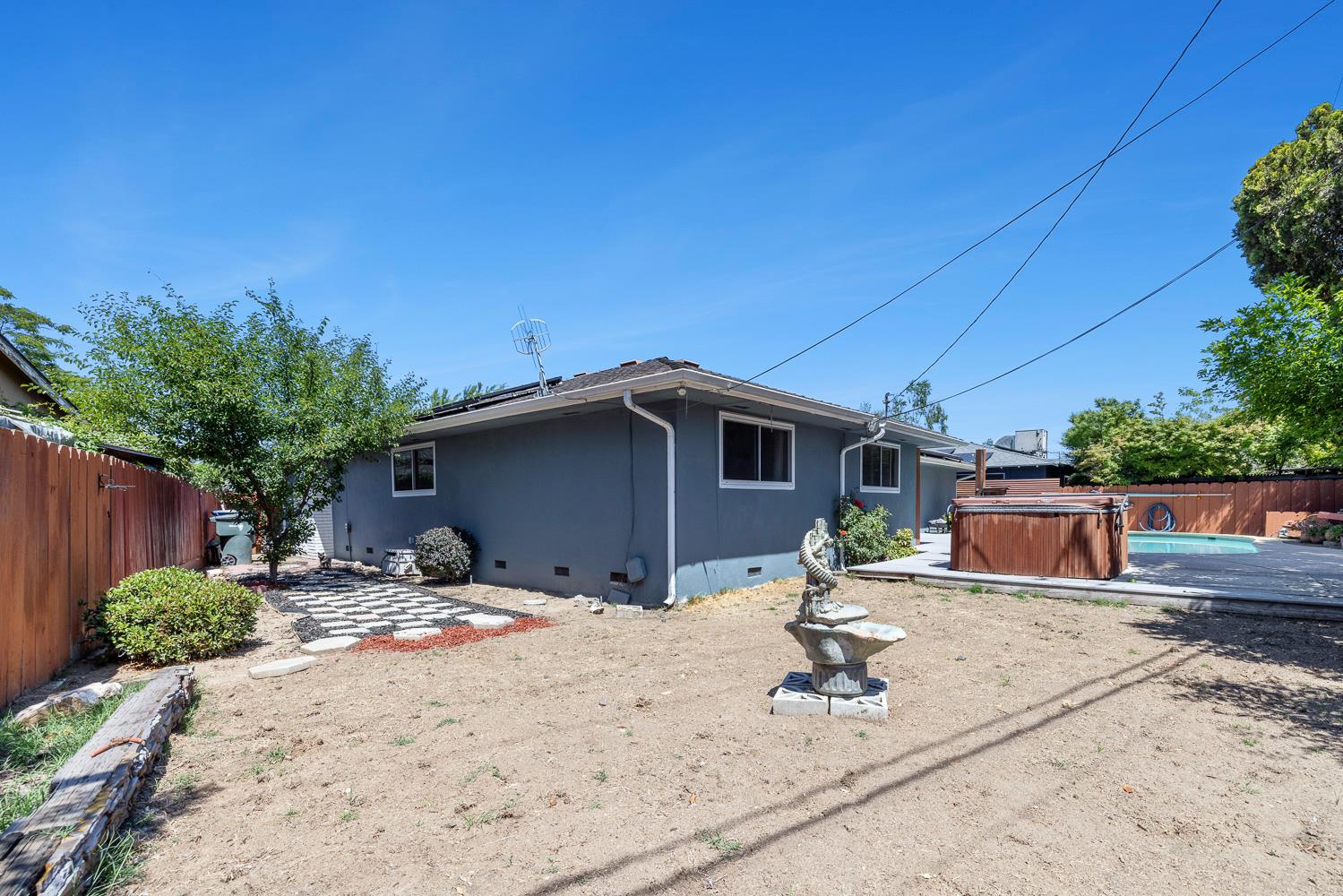 3458 E Lansing Way, Fresno, CA 93726