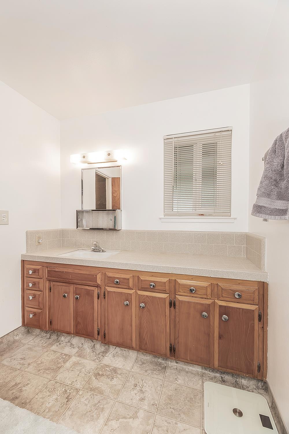 1350 Mill St, Selma, CA 93662