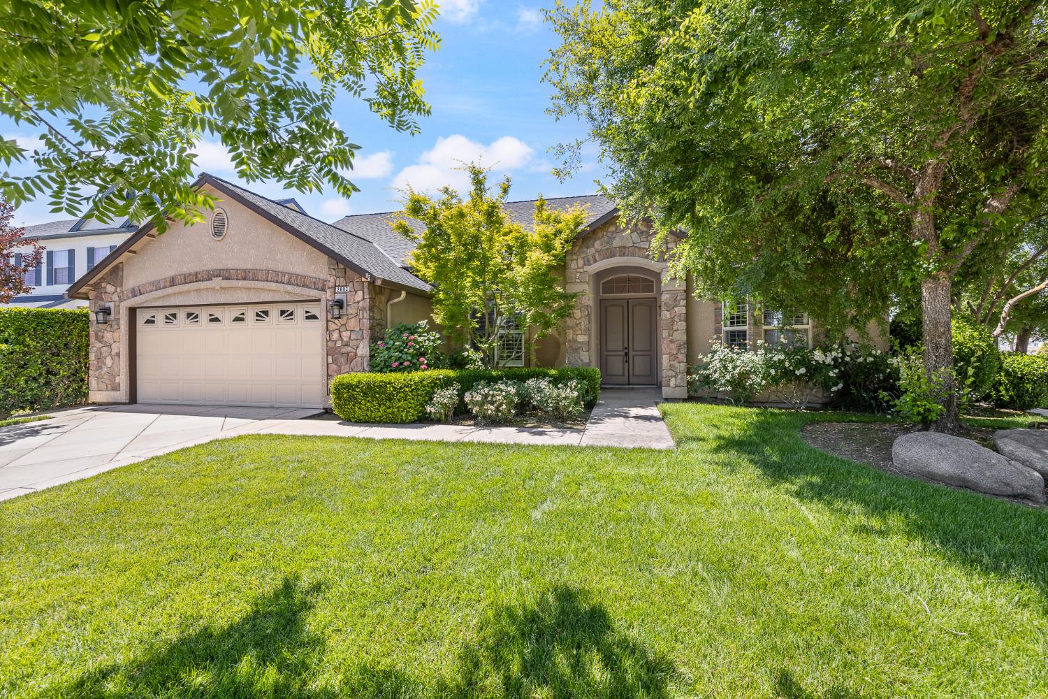 2883 22nd Ct, Kingsburg, CA 93631