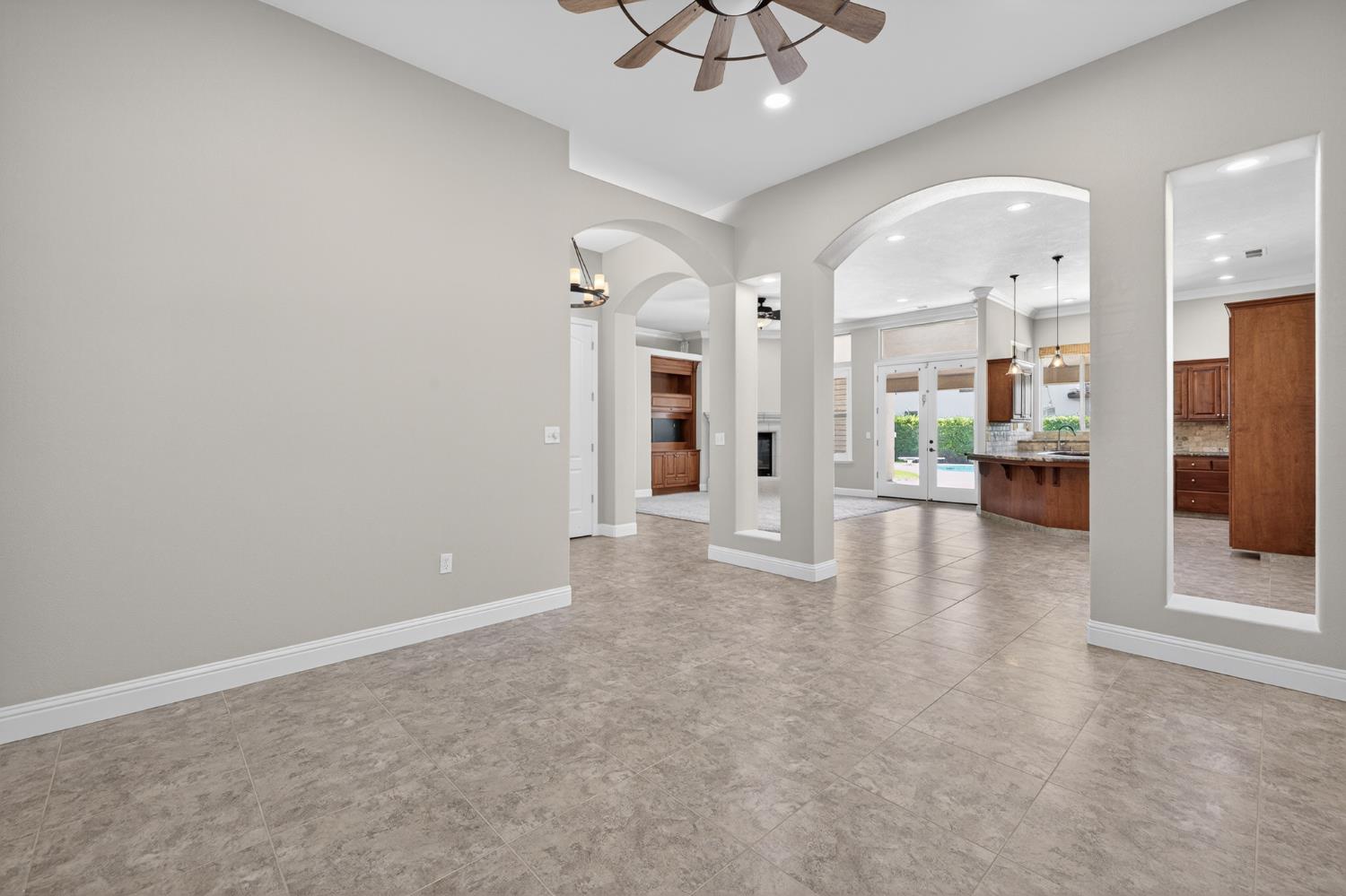 2883 22nd Ct, Kingsburg, CA 93631