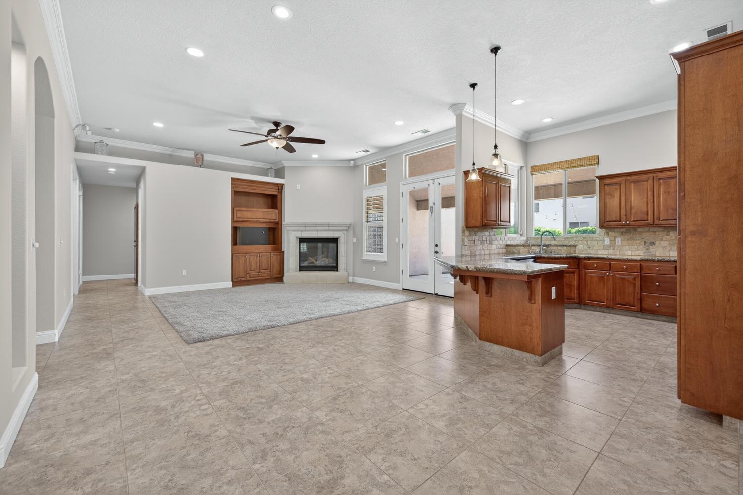 2883 22nd Ct, Kingsburg, CA 93631