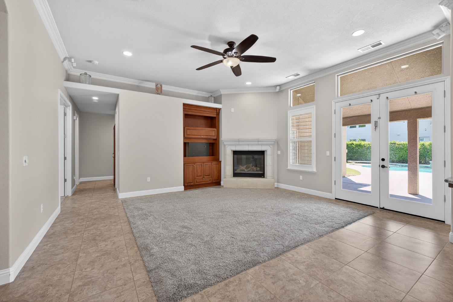 2883 22nd Ct, Kingsburg, CA 93631