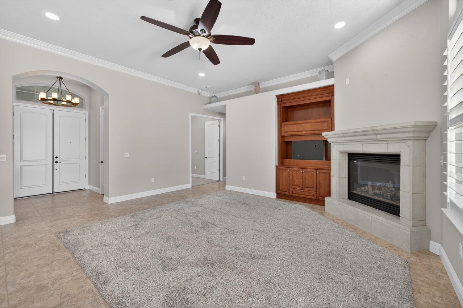 2883 22nd Ct, Kingsburg, CA 93631