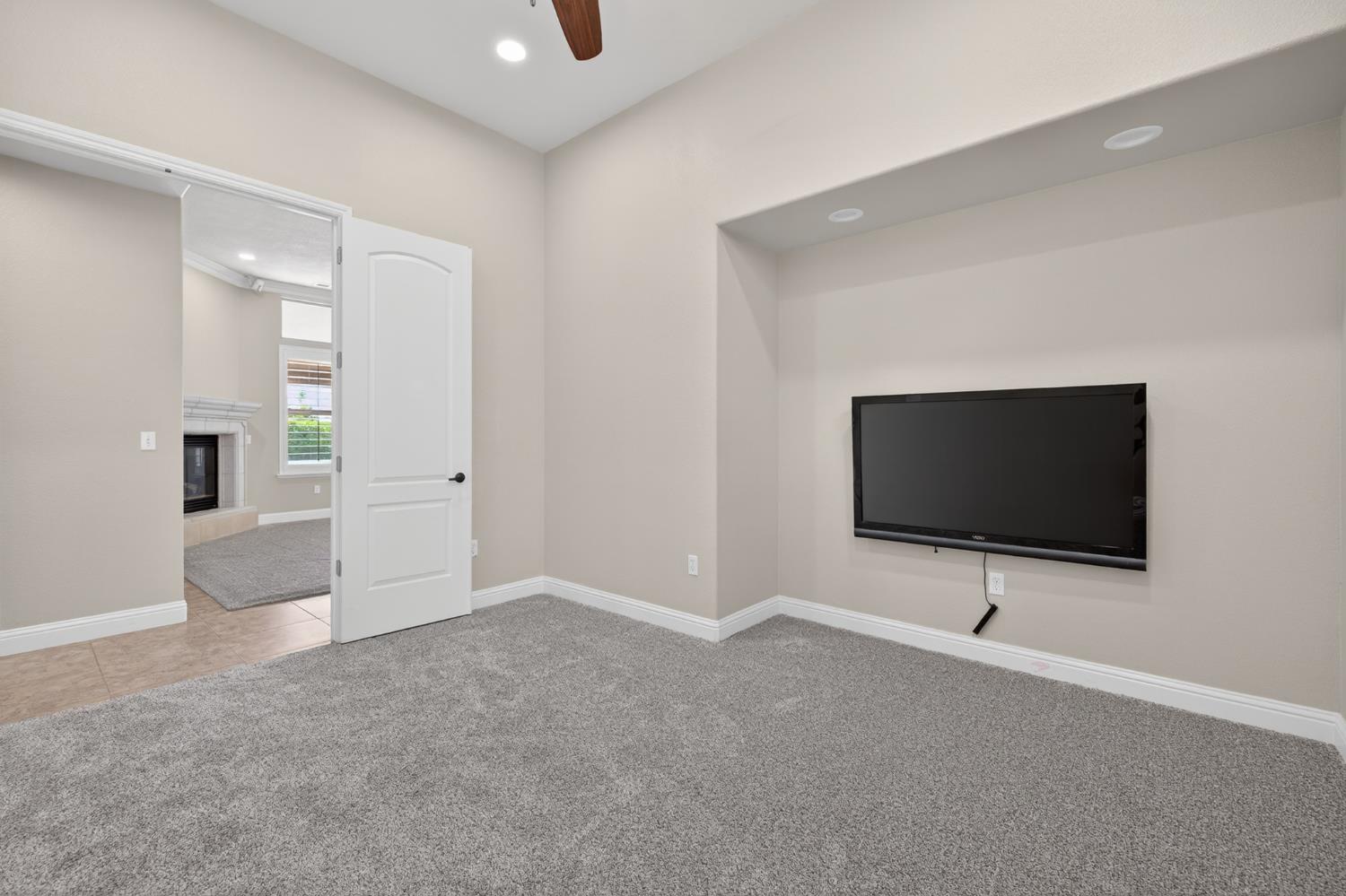 2883 22nd Ct, Kingsburg, CA 93631