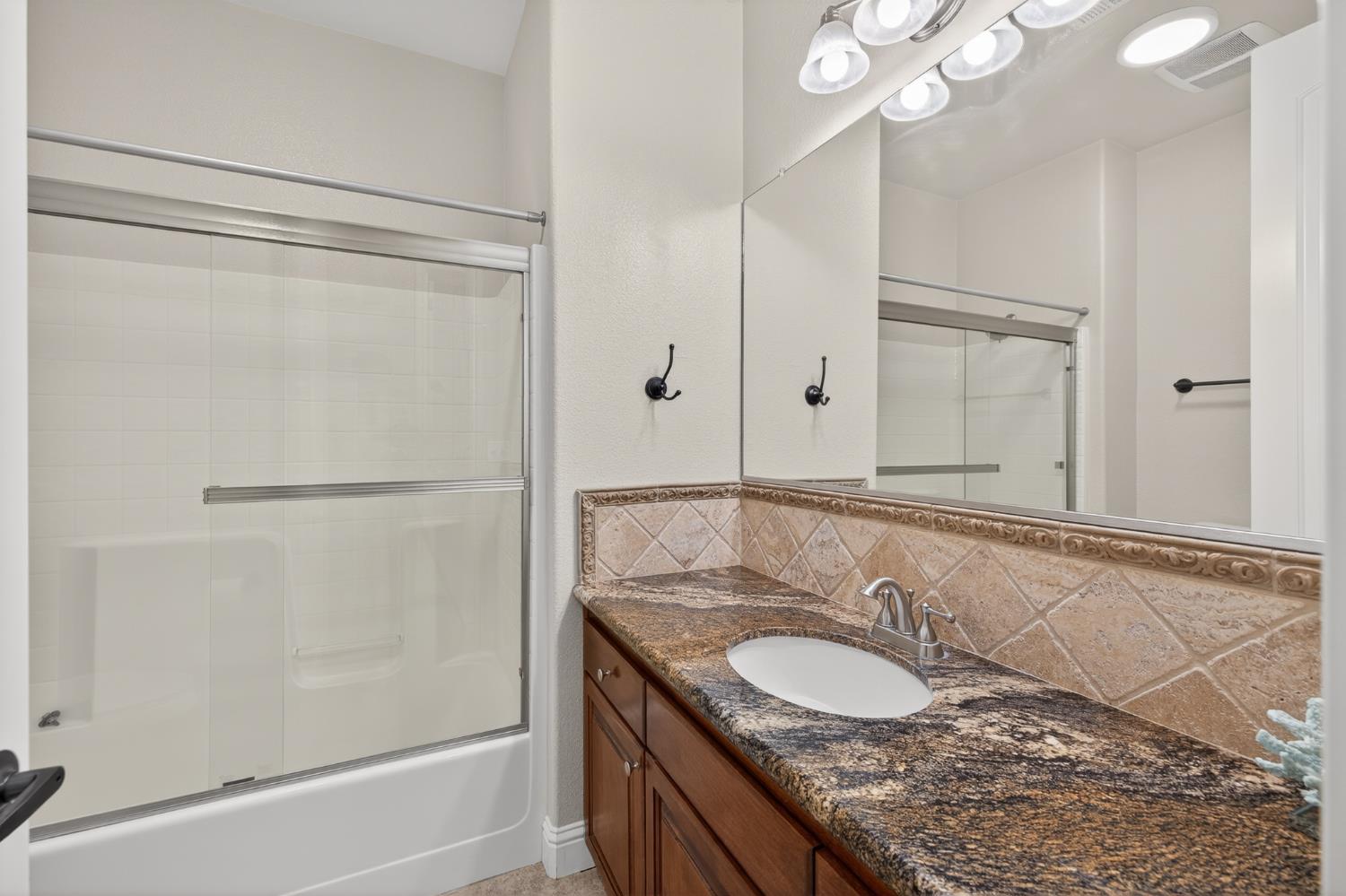2883 22nd Ct, Kingsburg, CA 93631