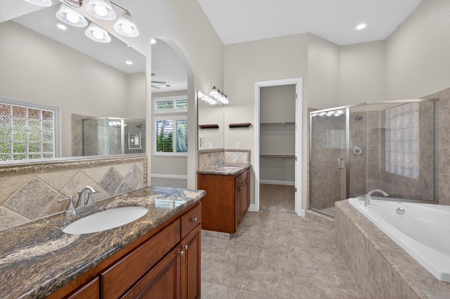 2883 22nd Ct, Kingsburg, CA 93631