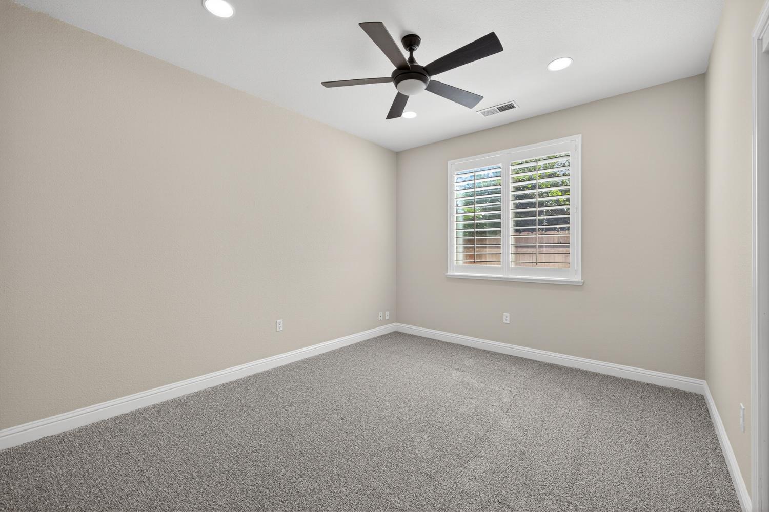 2883 22nd Ct, Kingsburg, CA 93631