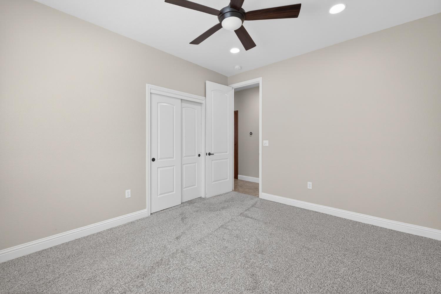 2883 22nd Ct, Kingsburg, CA 93631