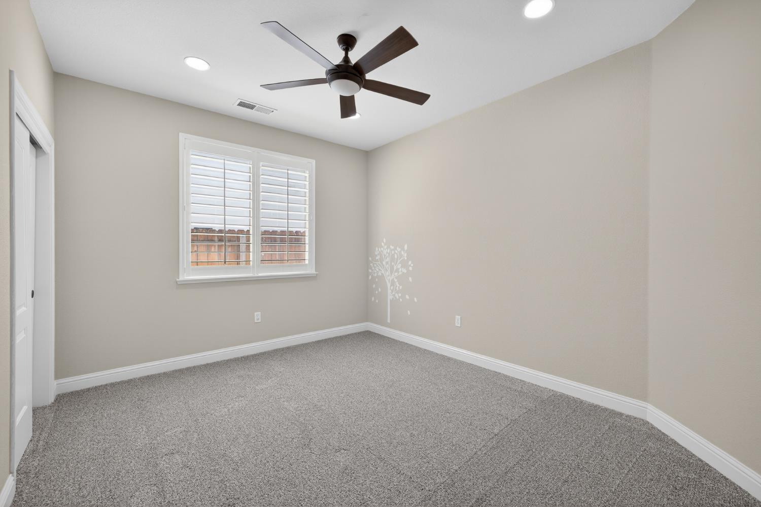 2883 22nd Ct, Kingsburg, CA 93631