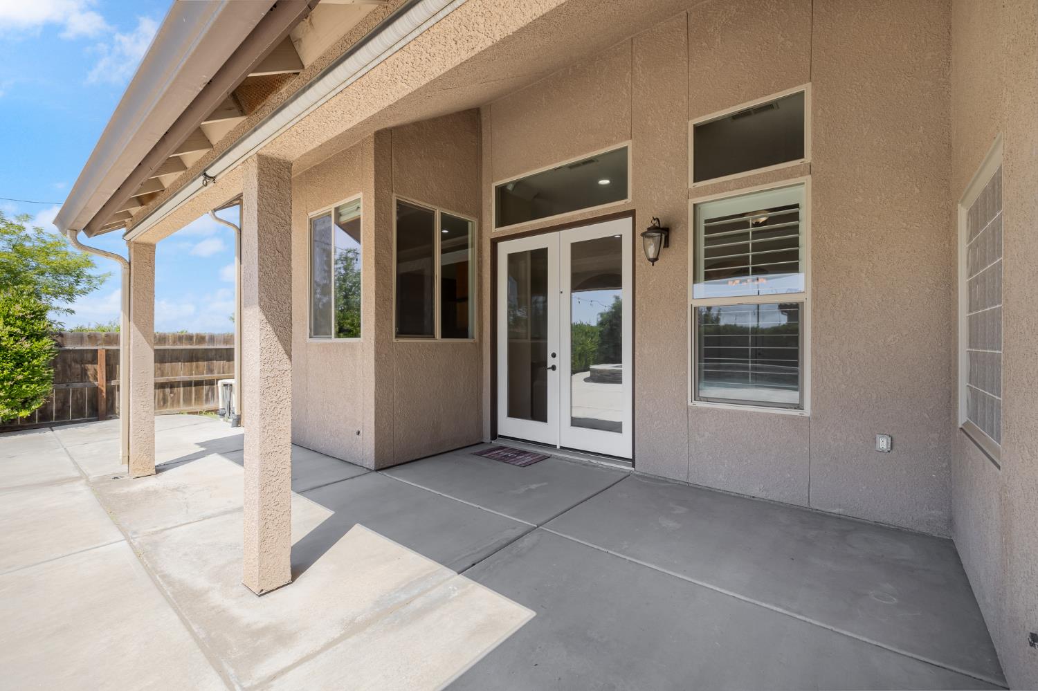 2883 22nd Ct, Kingsburg, CA 93631