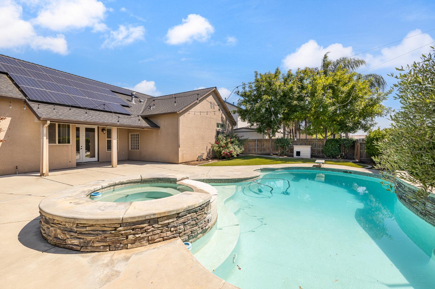 2883 22nd Ct, Kingsburg, CA 93631