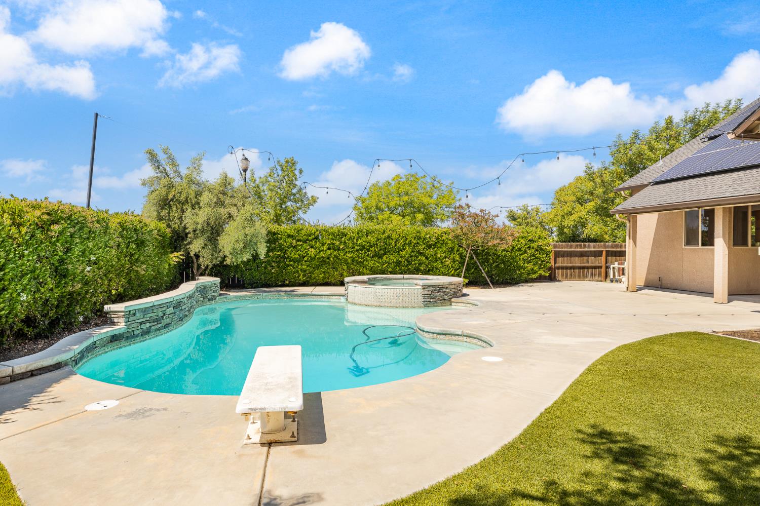 2883 22nd Ct, Kingsburg, CA 93631
