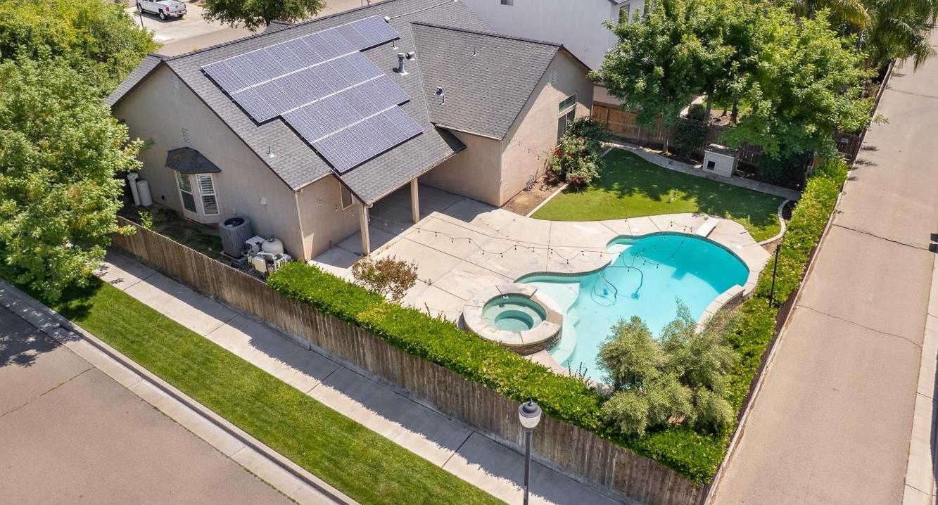 2883 22nd Ct, Kingsburg, CA 93631