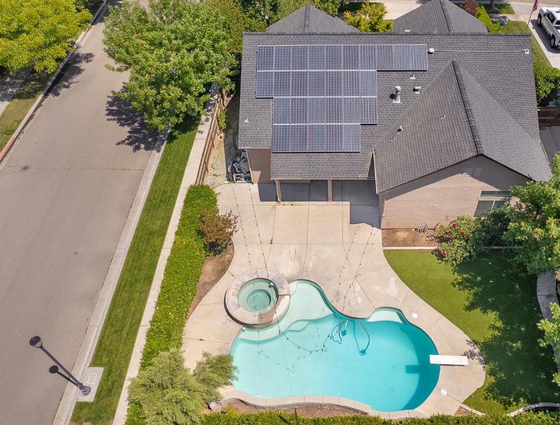 2883 22nd Ct, Kingsburg, CA 93631