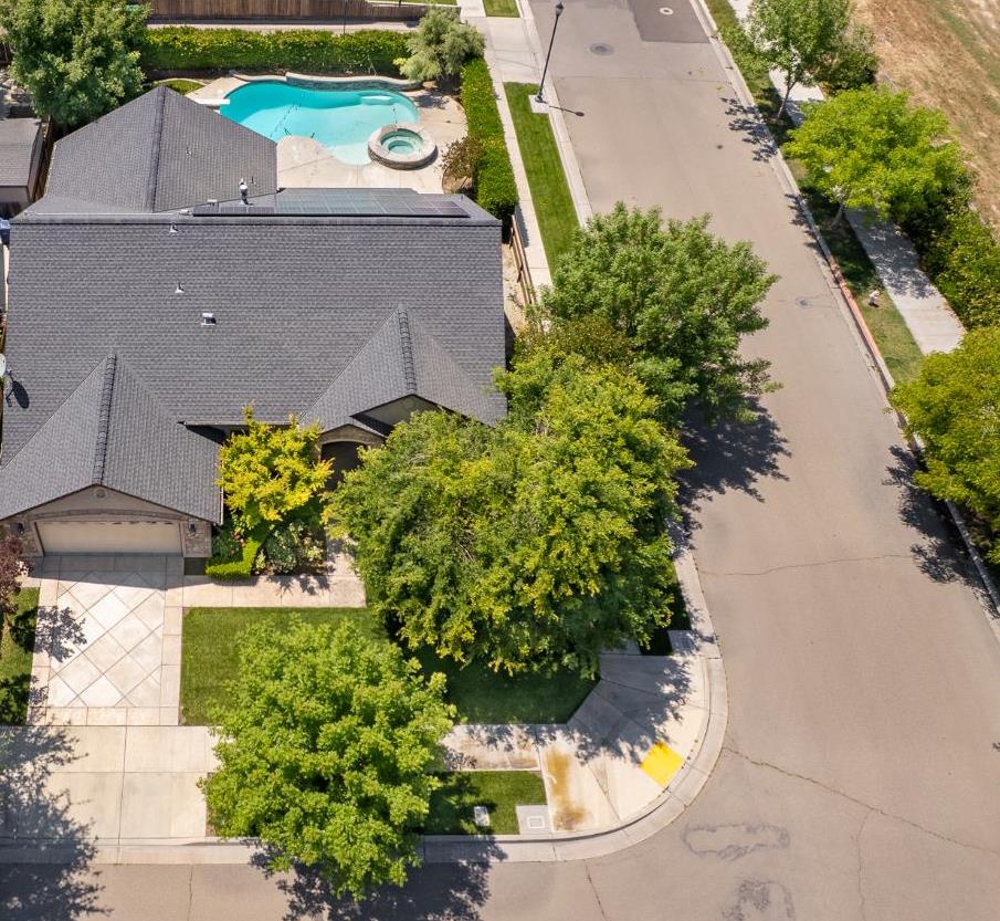 2883 22nd Ct, Kingsburg, CA 93631