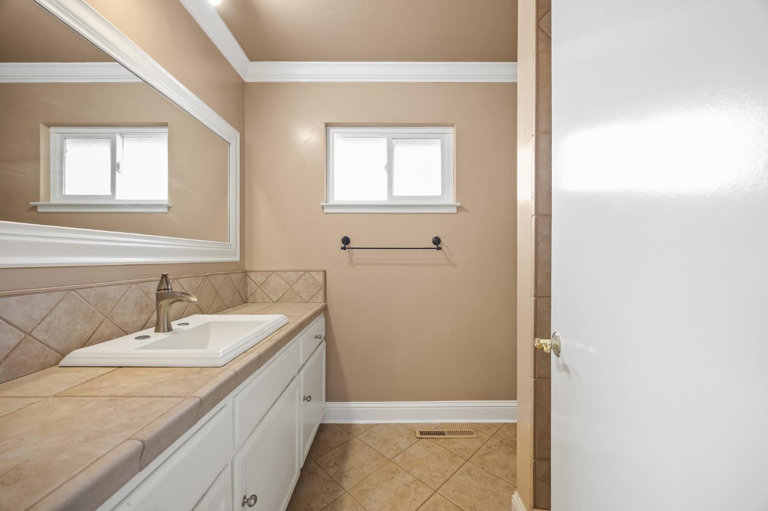 6725 N Baird, Fresno, CA 93710