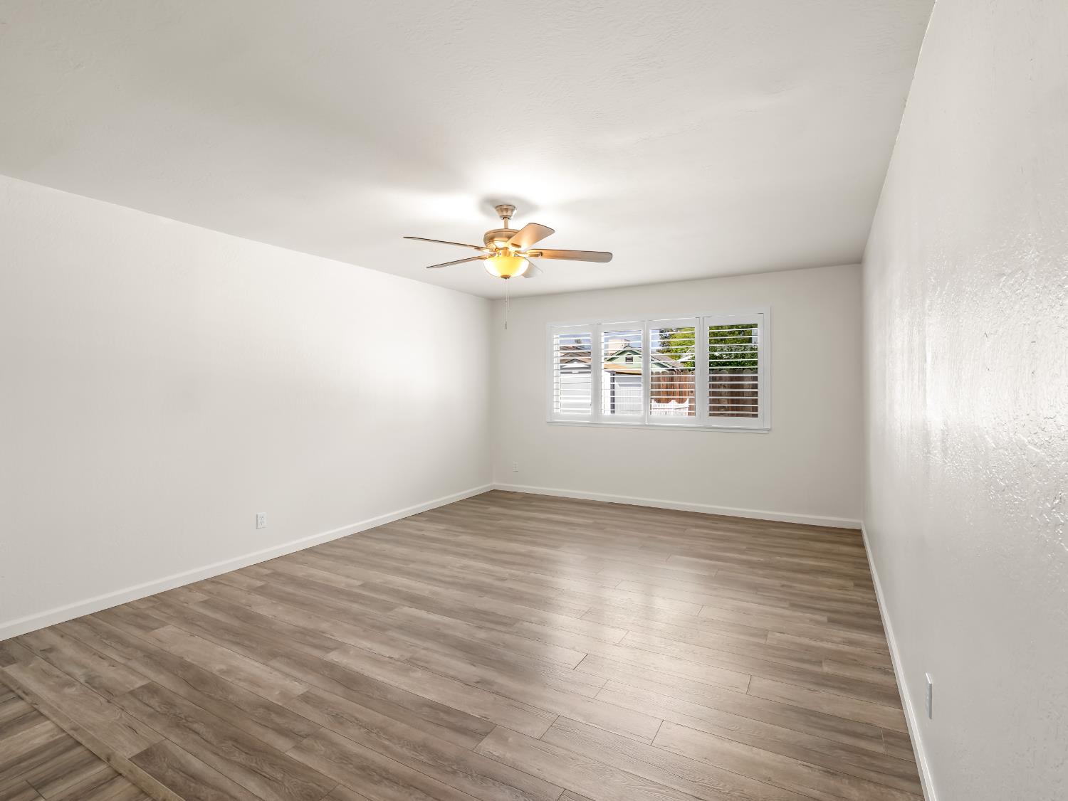 2239 Sunnyside Ave, Clovis, CA 93611