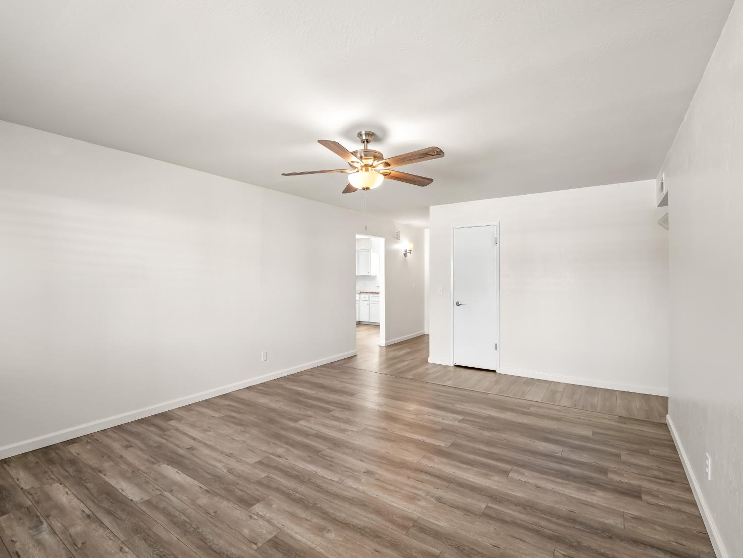 2239 Sunnyside Ave, Clovis, CA 93611