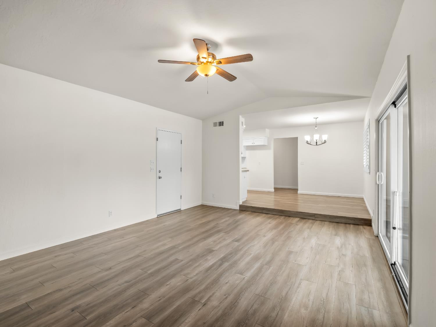 2239 Sunnyside Ave, Clovis, CA 93611