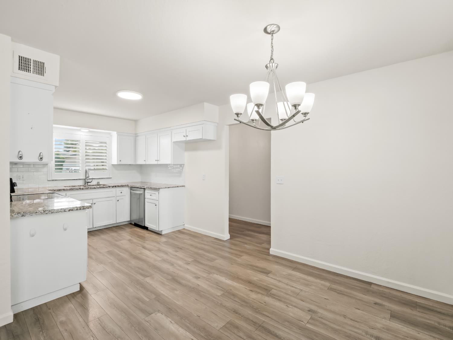 2239 Sunnyside Ave, Clovis, CA 93611