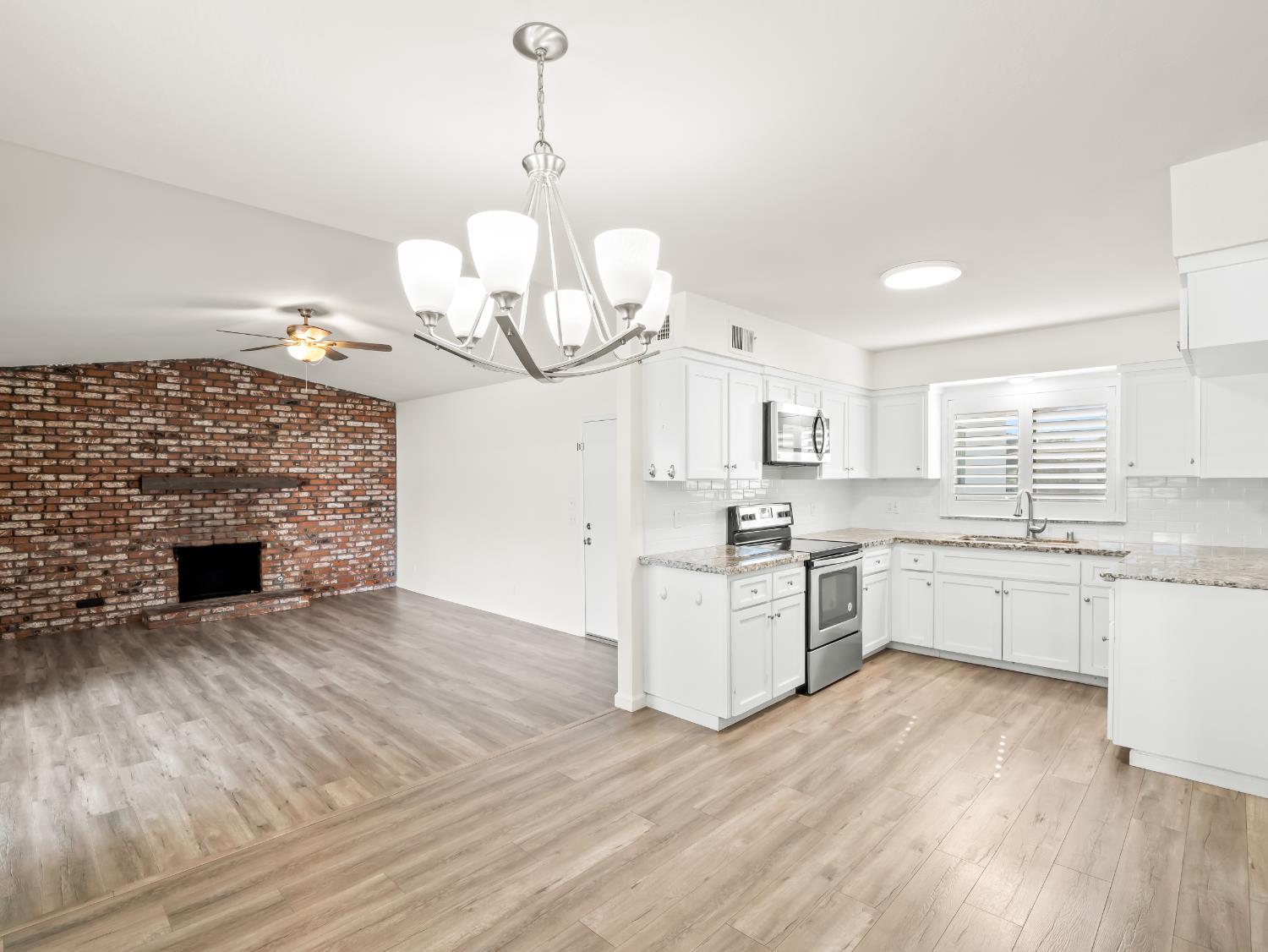 2239 Sunnyside Ave, Clovis, CA 93611