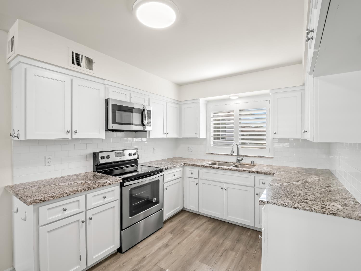 2239 Sunnyside Ave, Clovis, CA 93611