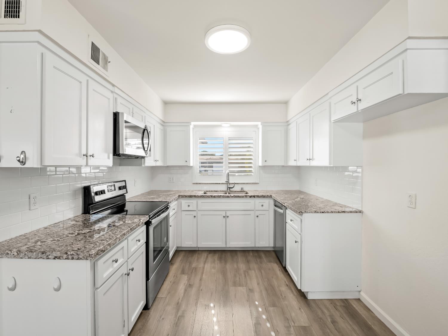 2239 Sunnyside Ave, Clovis, CA 93611