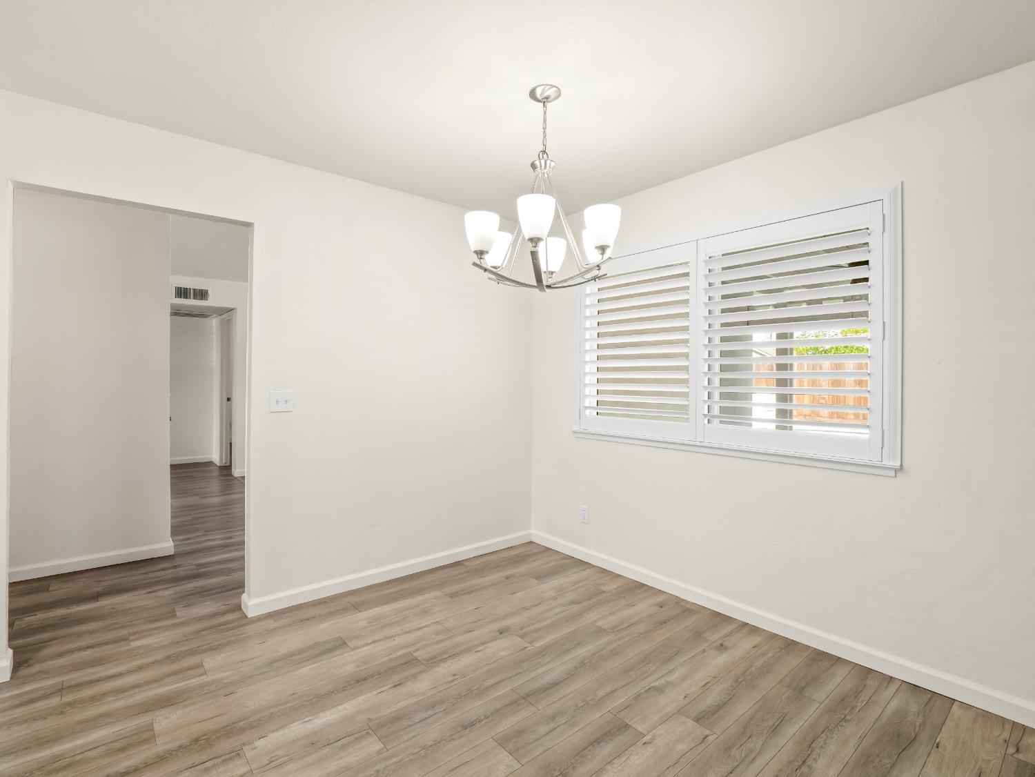 2239 Sunnyside Ave, Clovis, CA 93611