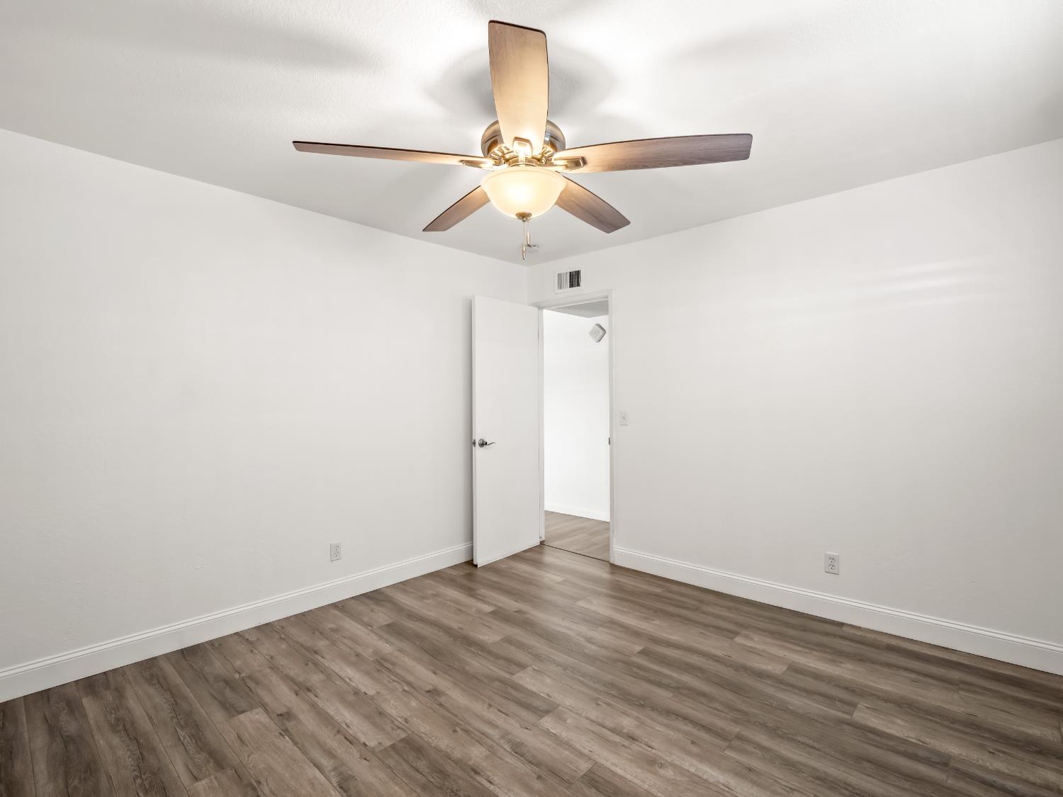 2239 Sunnyside Ave, Clovis, CA 93611