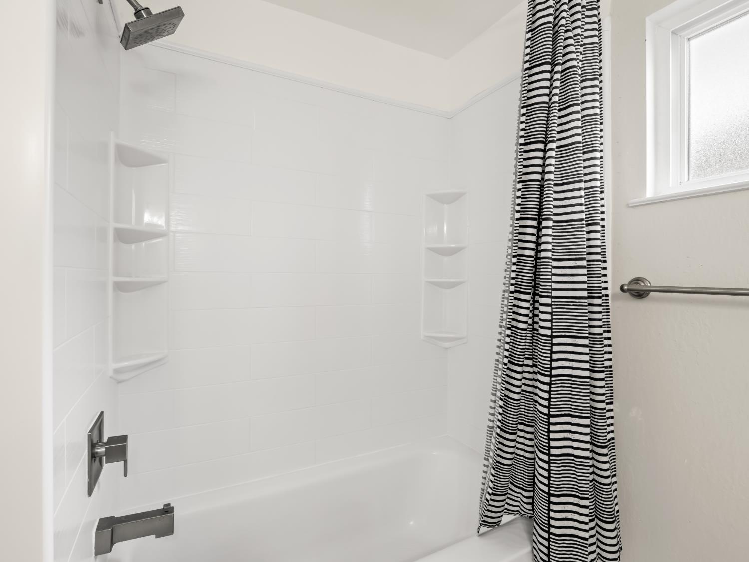 2239 Sunnyside Ave, Clovis, CA 93611