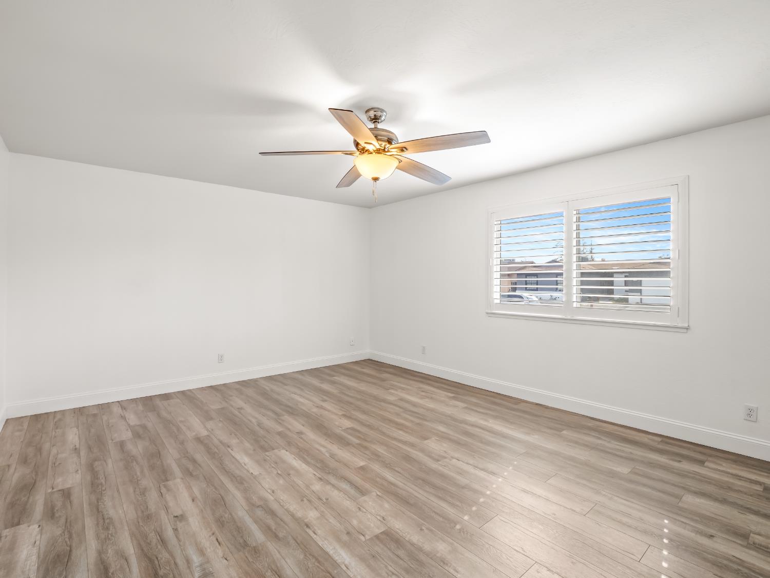 2239 Sunnyside Ave, Clovis, CA 93611