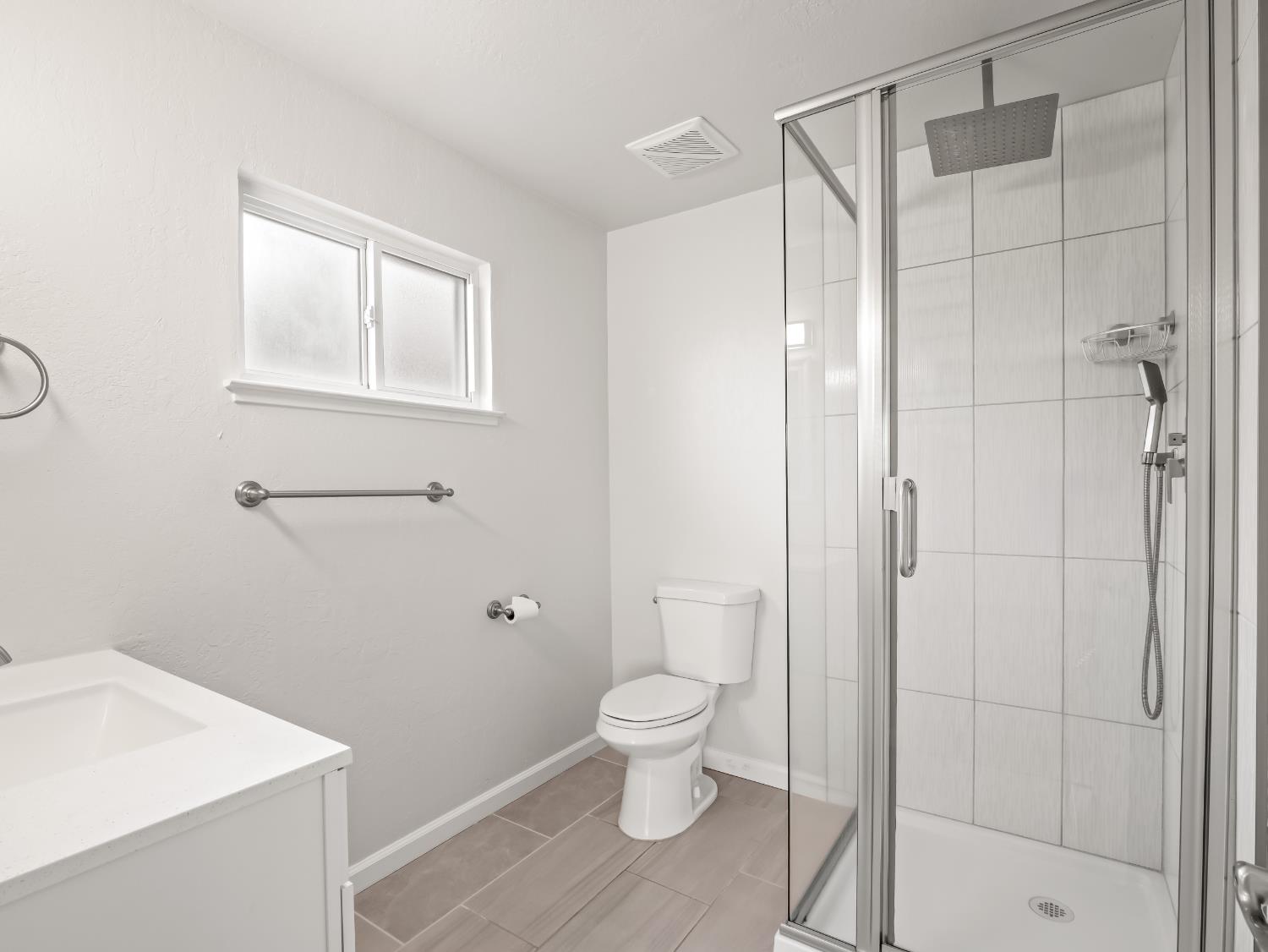 2239 Sunnyside Ave, Clovis, CA 93611