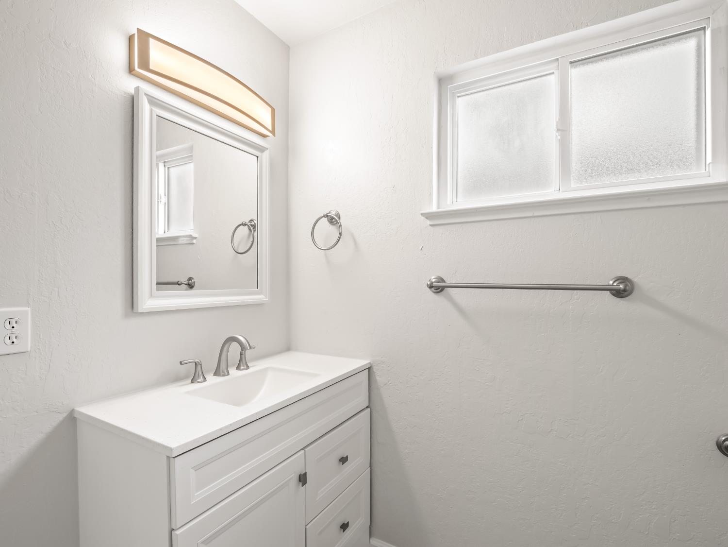 2239 Sunnyside Ave, Clovis, CA 93611