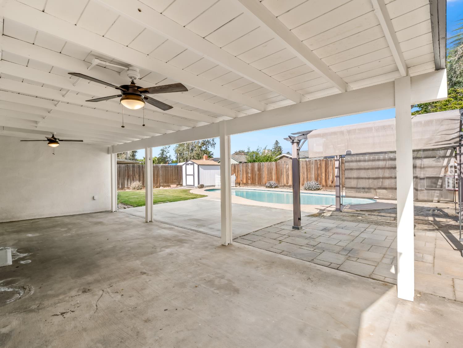 2239 Sunnyside Ave, Clovis, CA 93611