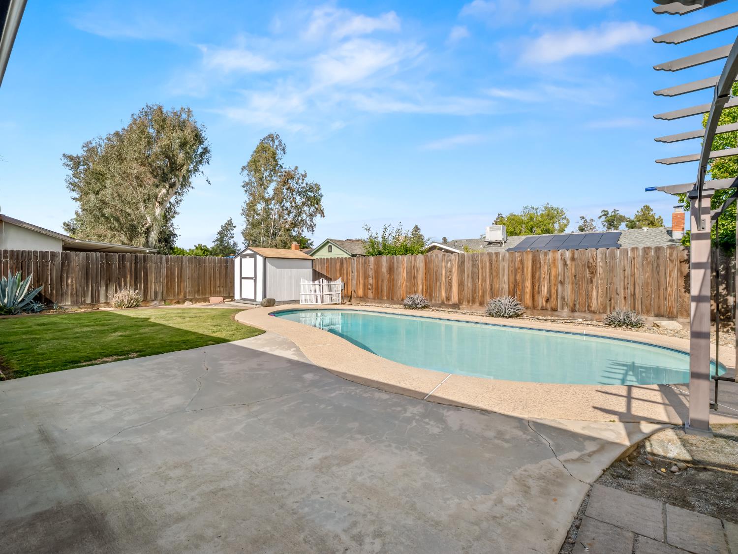 2239 Sunnyside Ave, Clovis, CA 93611