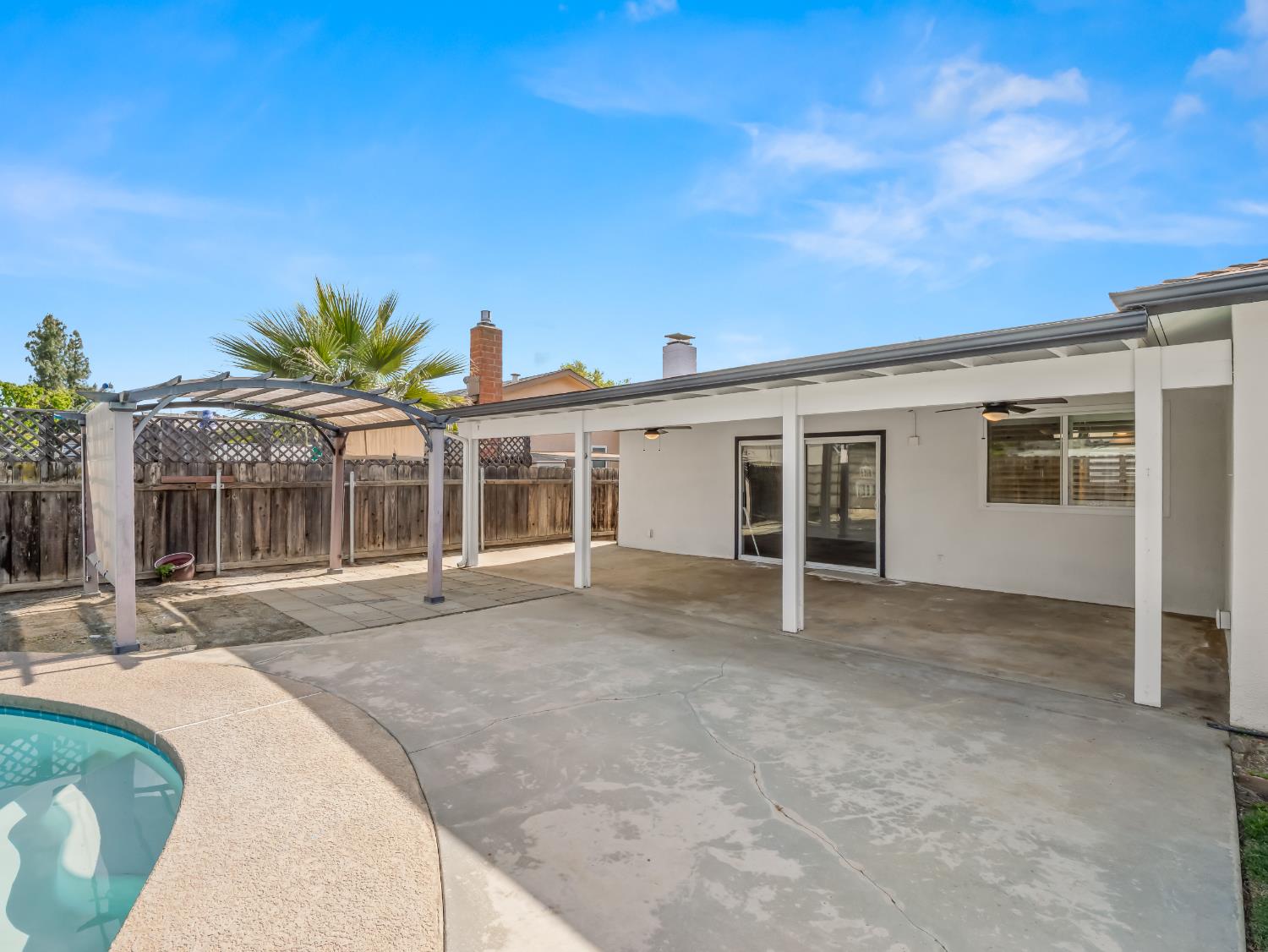 2239 Sunnyside Ave, Clovis, CA 93611