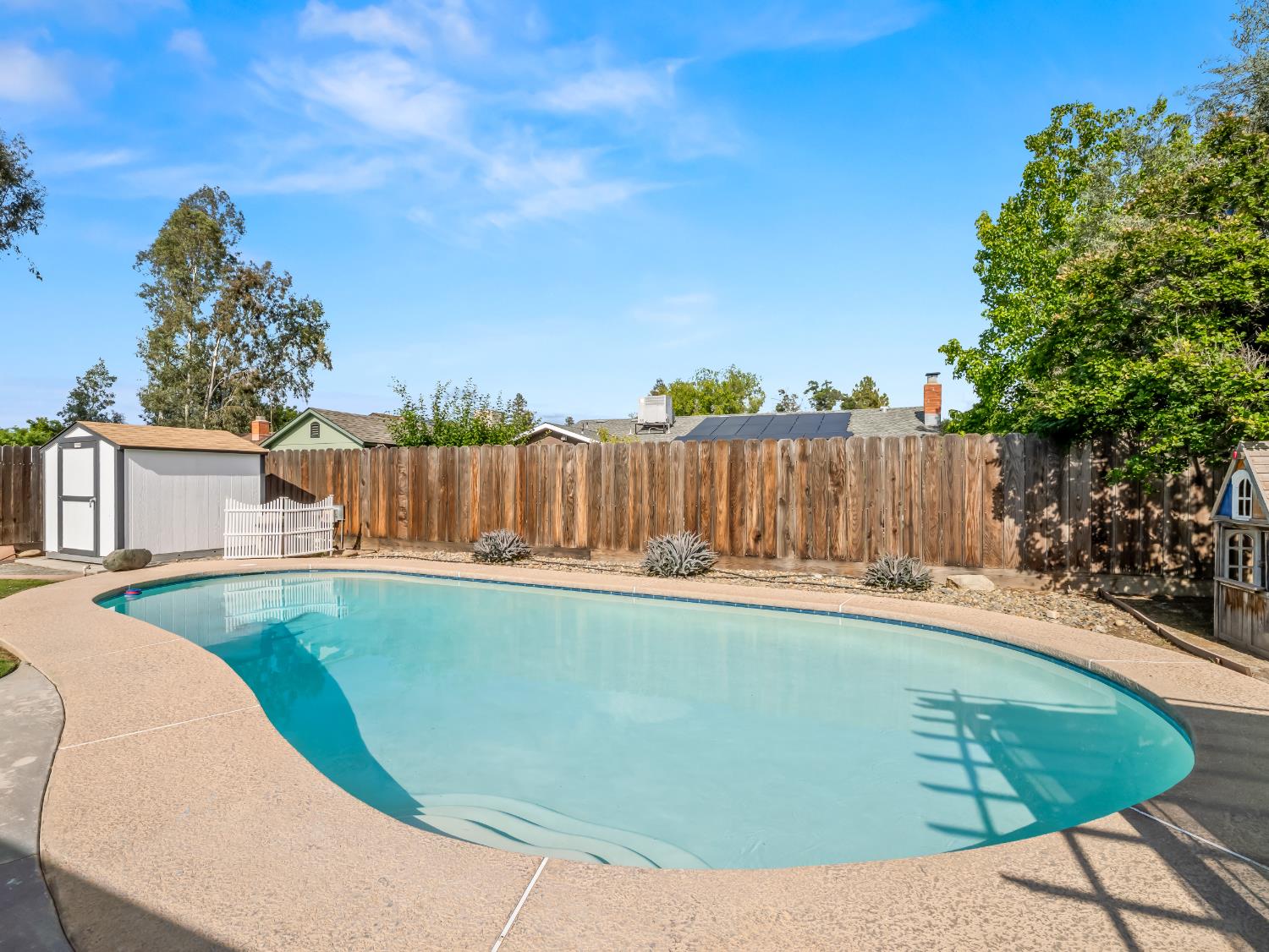 2239 Sunnyside Ave, Clovis, CA 93611