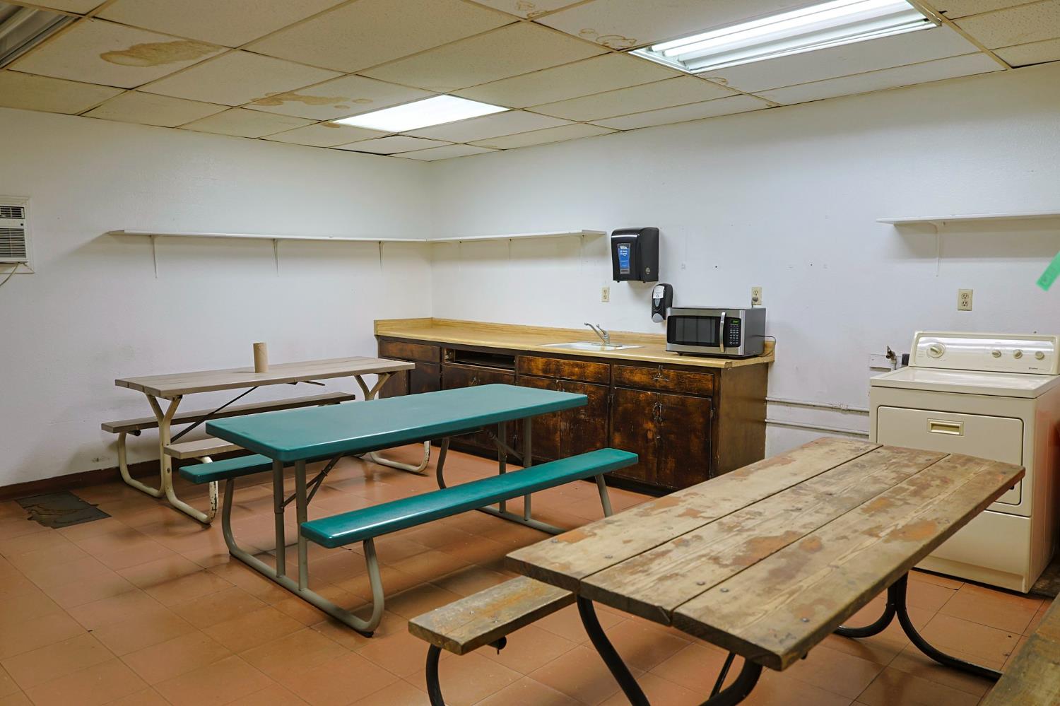 301 N G St, Exeter, CA 93221